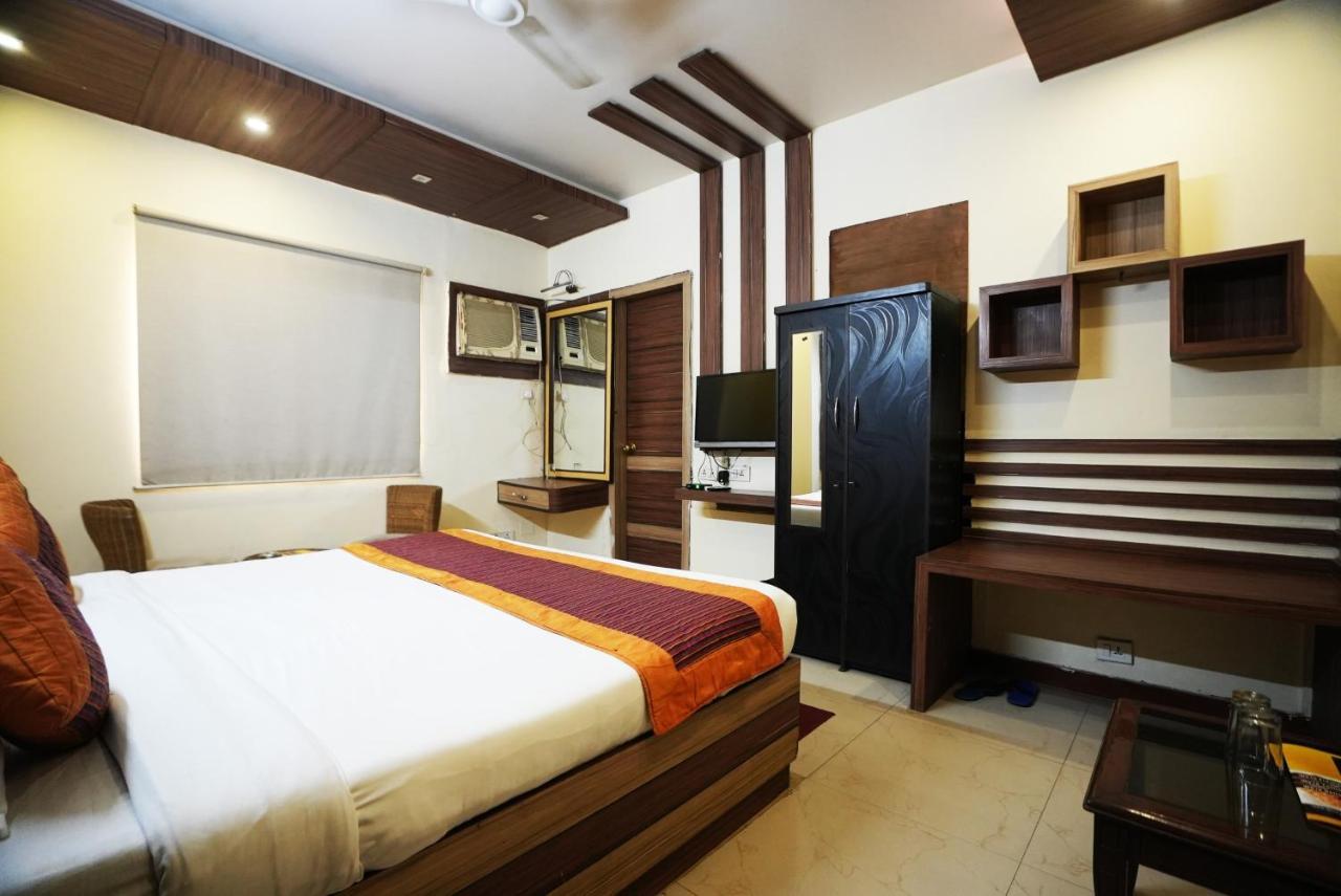 Hotel Classic New Delhi Exterior photo