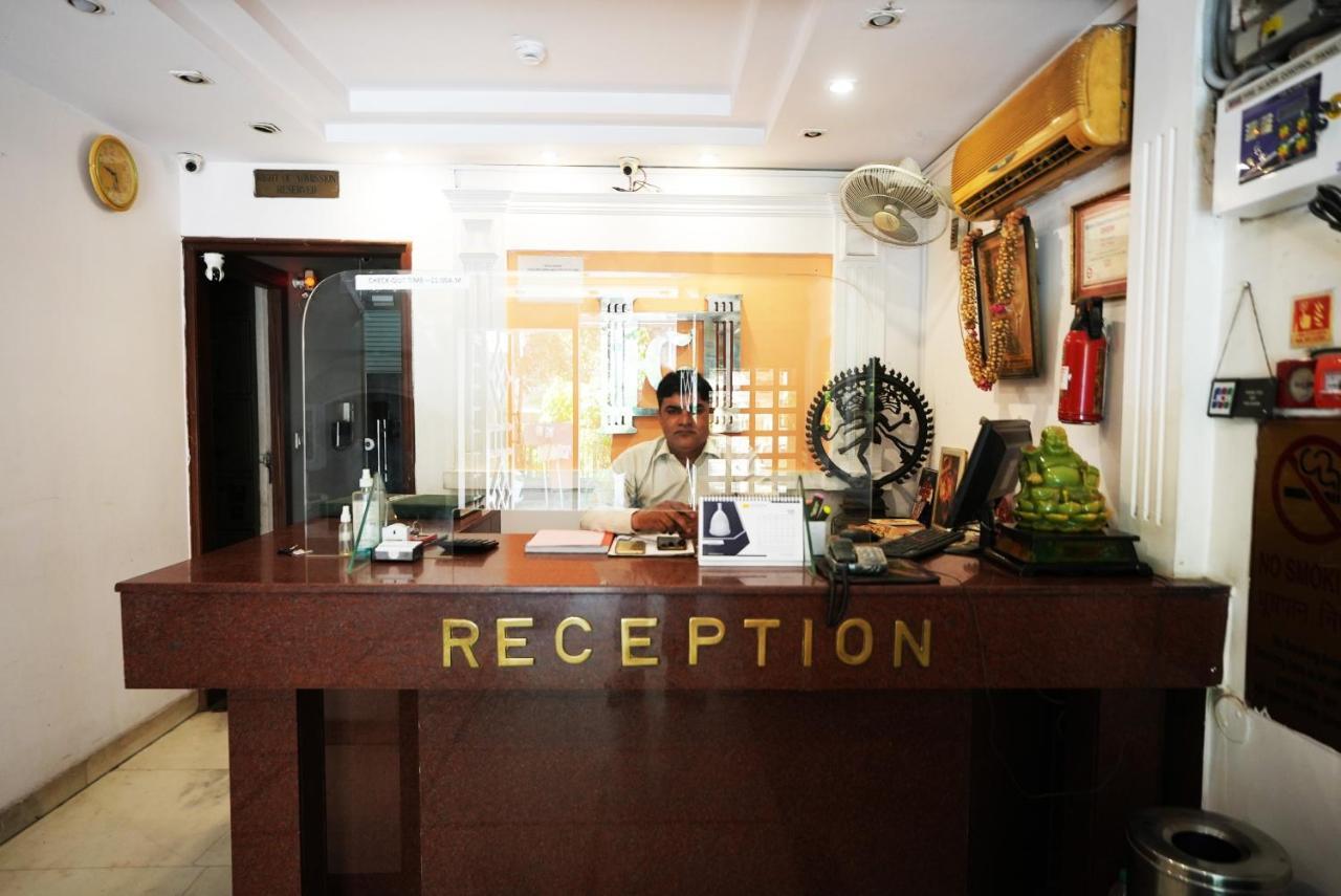 Hotel Classic New Delhi Exterior photo