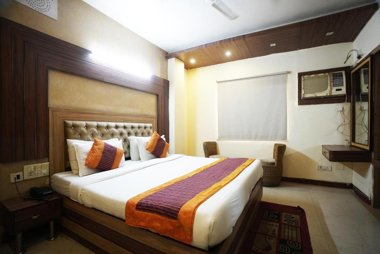 Hotel Classic New Delhi Exterior photo